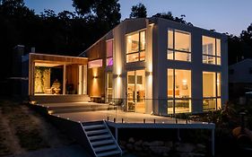 Tasman Tides - Architecturally-Designed Holiday Home